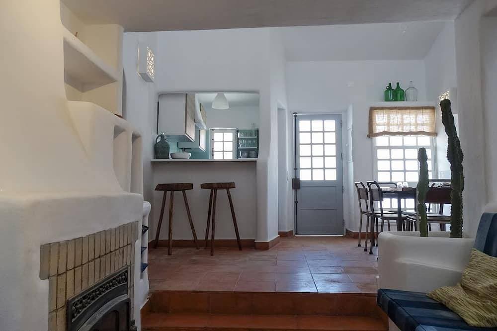 Foto 12 von 30: Beautiful house with roof terrace in old town of Odeceixe