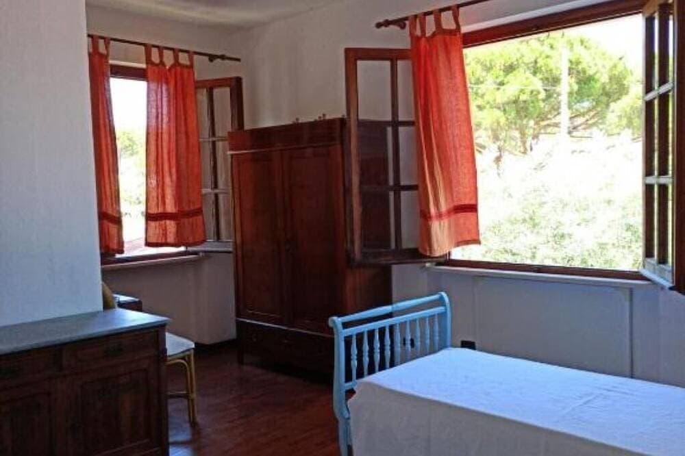 Padullella, Sea and Sun: Your Shelter by the Sea in Portoferraio 1