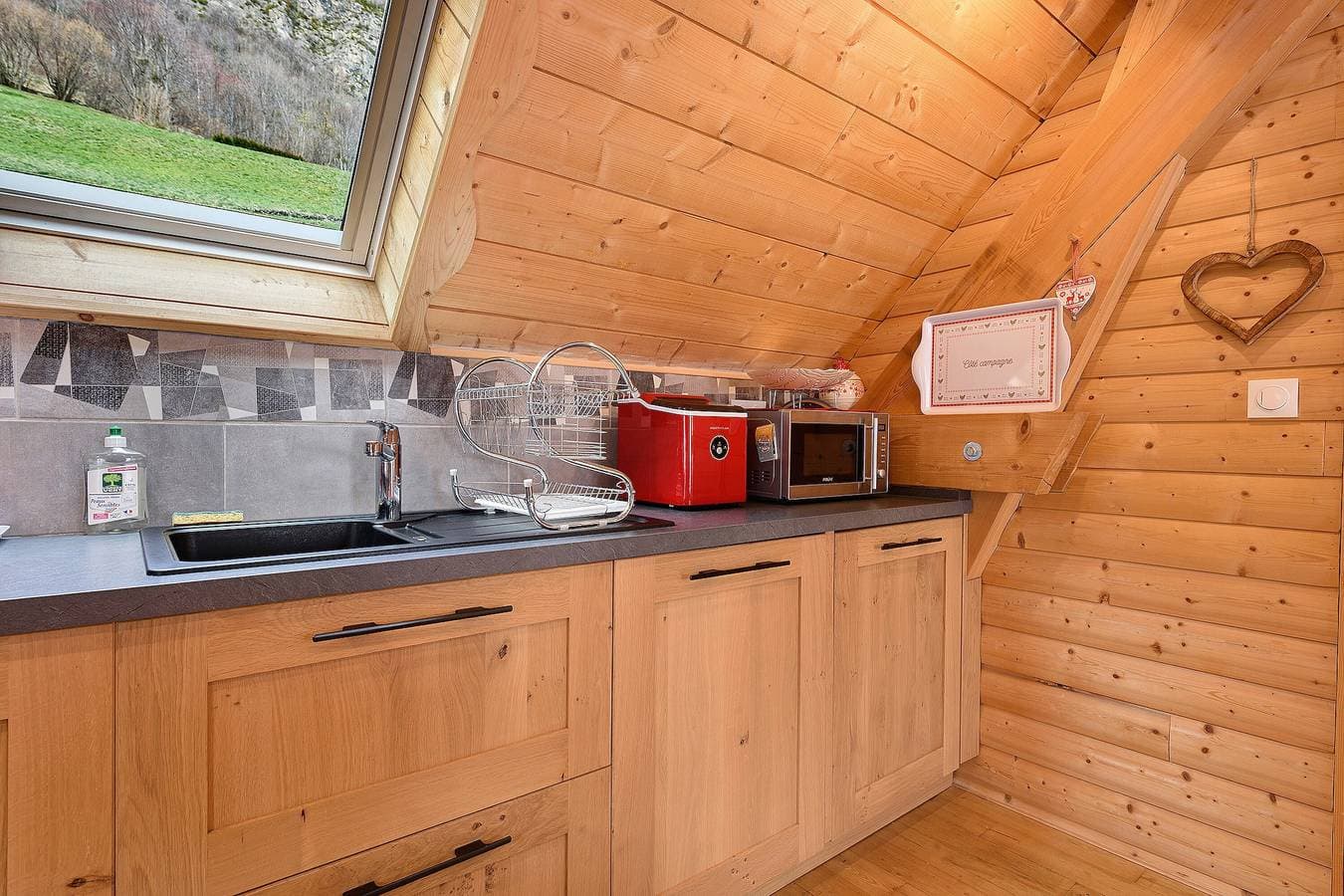 Foto 9 von 23: Gemütliches Chalet mit traumhaftem Bergblick – ideal für Familien oder Freunde