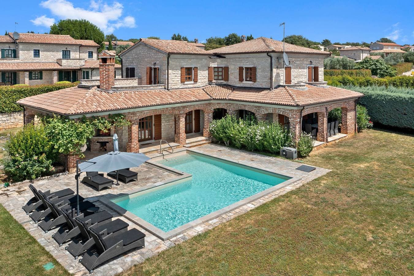 Luxury Villa Leoleni with heated pool 1