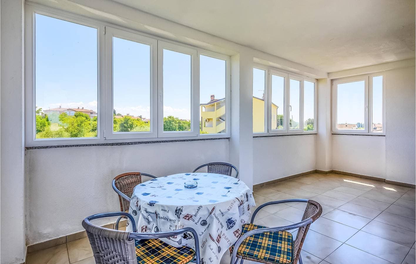 Foto 6 von 27: Gemütliche Ferienwohnung mit Terrasse, WLAN und Parkplatz in der Nähe der Küste und des Stadtzentrums