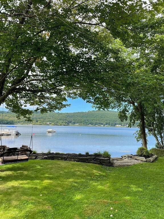 Foto 6 von 31: Lakefront Gemütliches Ferienhaus