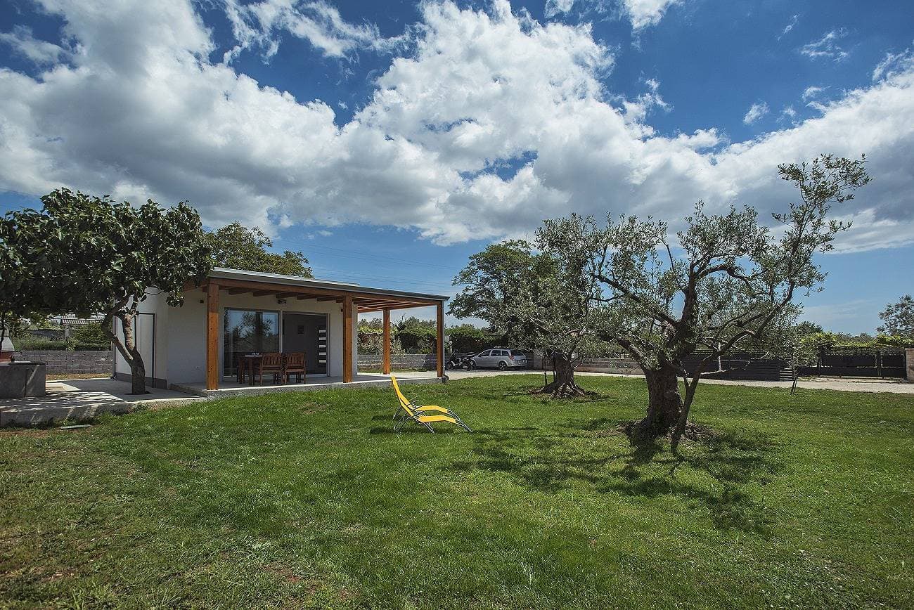 Gepflegtes Ferienhaus mit moderner Ausstattung, Parkplatz, Klima 1