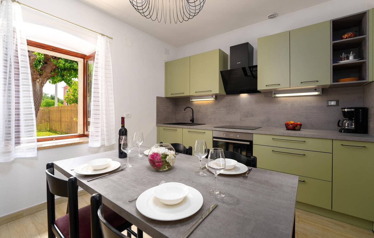 Foto 8 von 27: Modernes Apartment mit einem Schlafzimmer, Pool, Terrasse und WLAN in der Nähe von Labinci