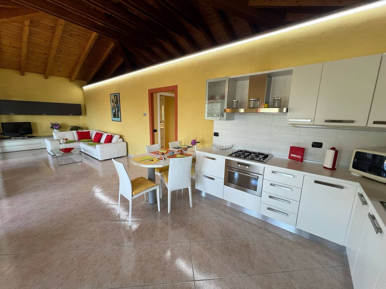 Foto 11 von 22: Penthouse Valentino with terrace lake view