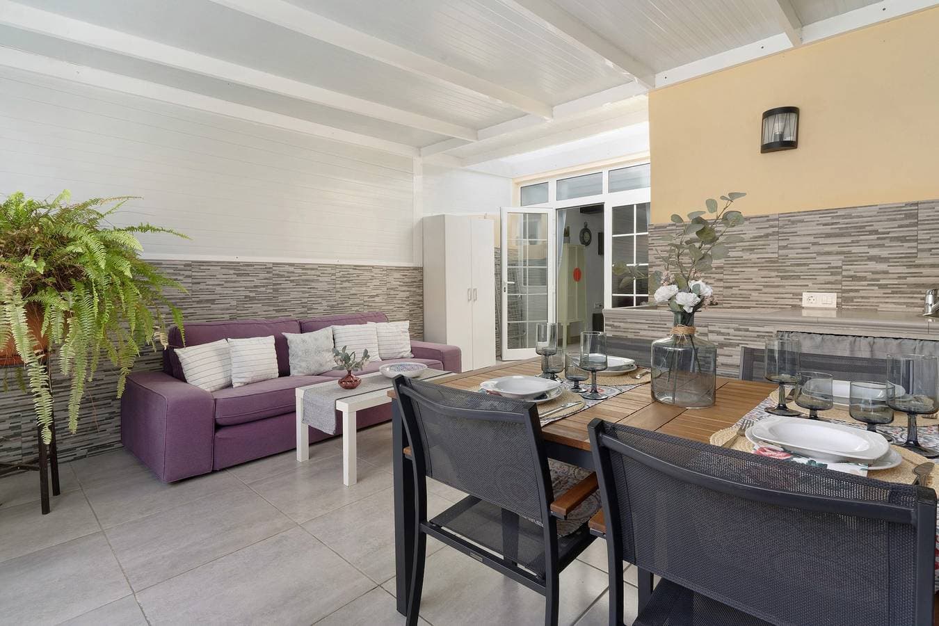 Foto 6 von 27: Ferienhaus „Bungalow Sonemar Paradise“ mit Gemeinschaftspool und WLAN