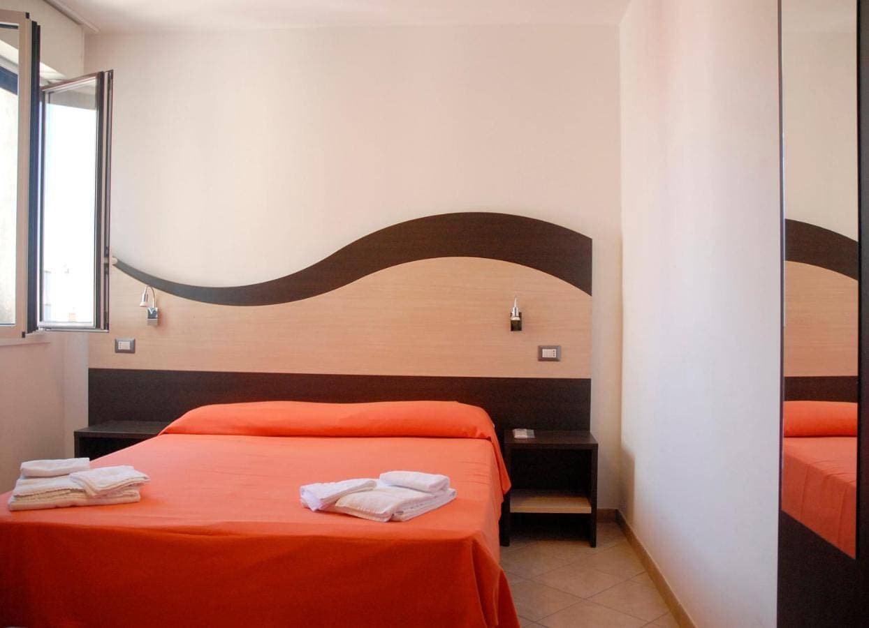Foto 2 von 7: Studio Apartment with Sea View