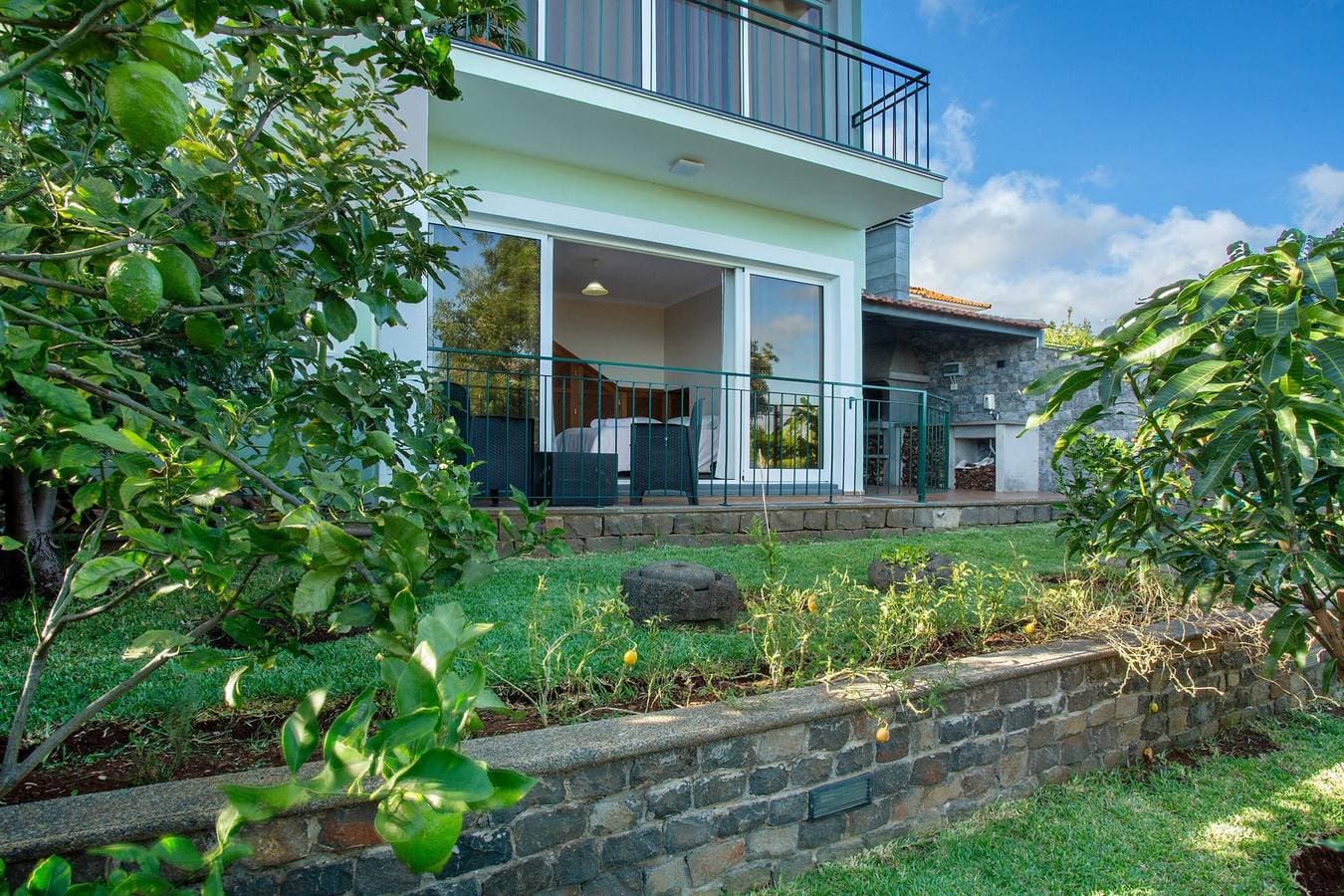 Foto 2 von 27: Ferienhaus 'Refúgio Dourado' mit Meerblick, Gemeinschaftsgarten und WLAN