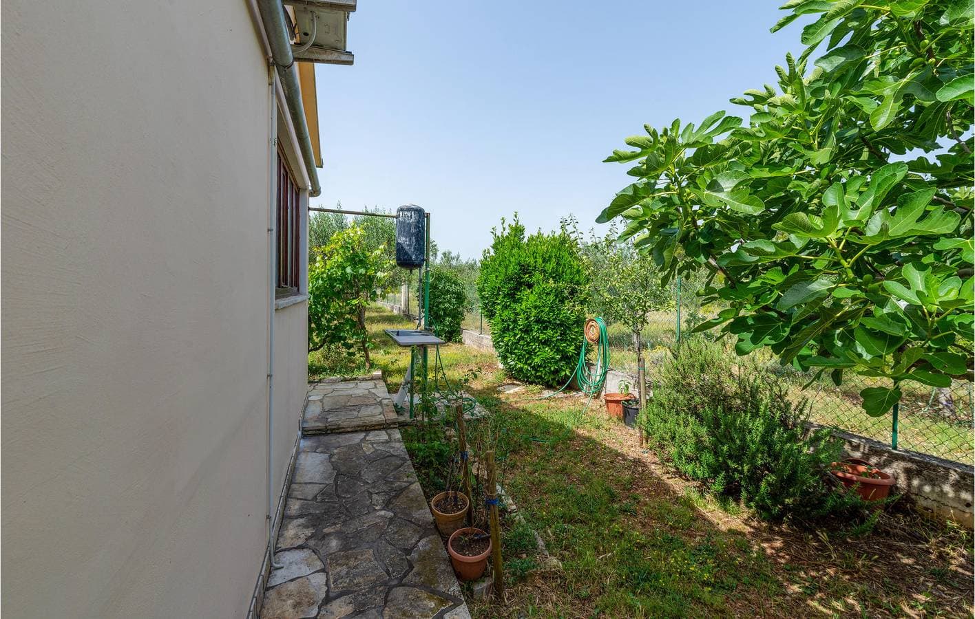 Foto 11 von 29: Gemütliche Ferienwohnung, 2 km von der Küste entfernt: WLAN, Klimaanlage, Parkplatz und Terrasse