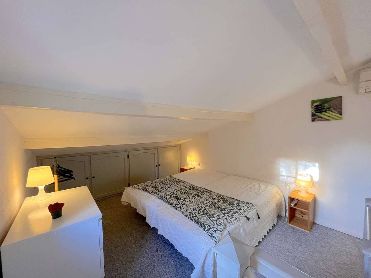 Foto 9 von 20: Gemütliches Studio mit Mezzanine, Garten & Parkplatz in ruhiger Wohngegend, 4 Pers.