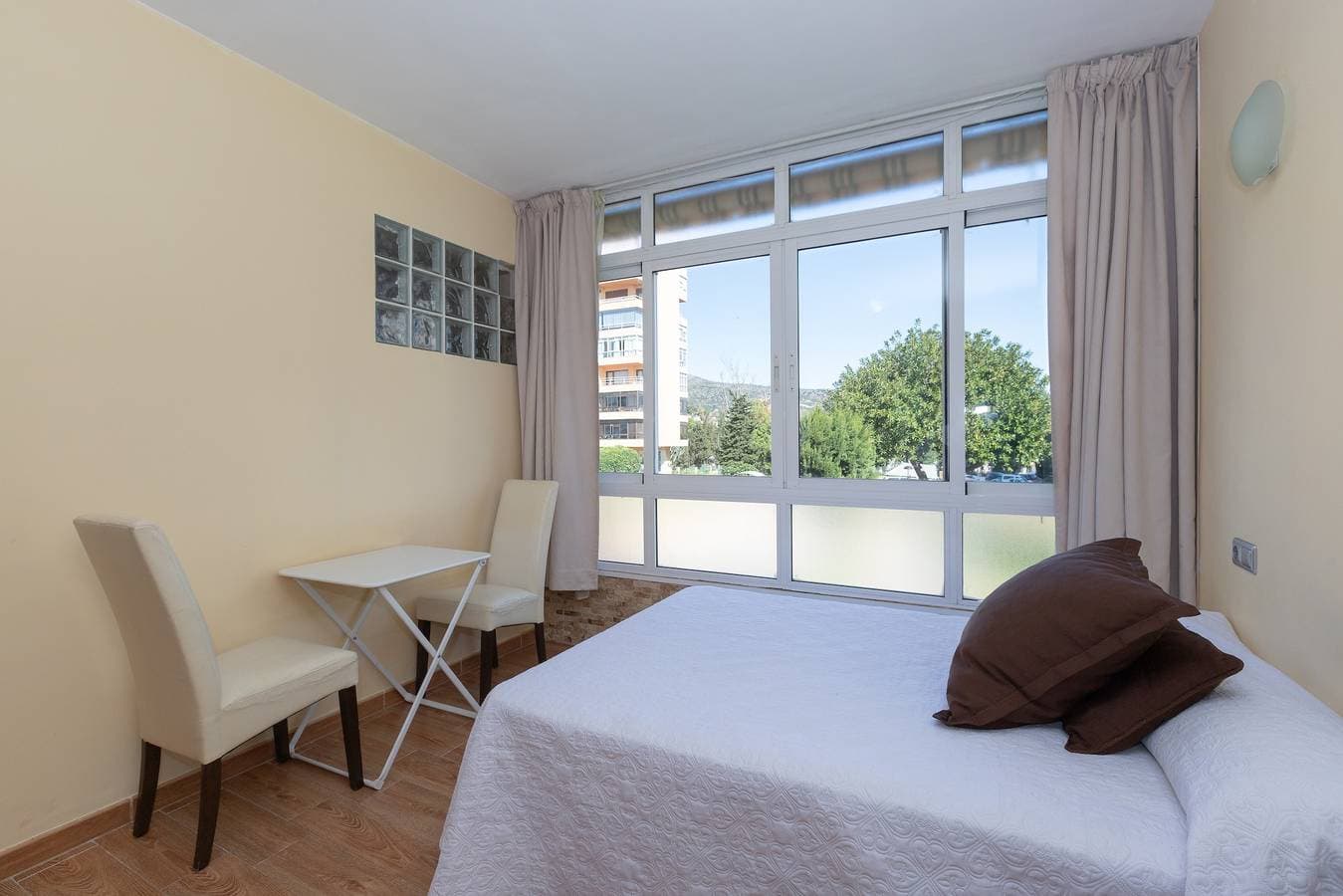 Foto 7 von 22: Einzimmerapartment 'Torremolinos' mit Gemeinschaftspool, Gemeinschaftsgarten und WLAN