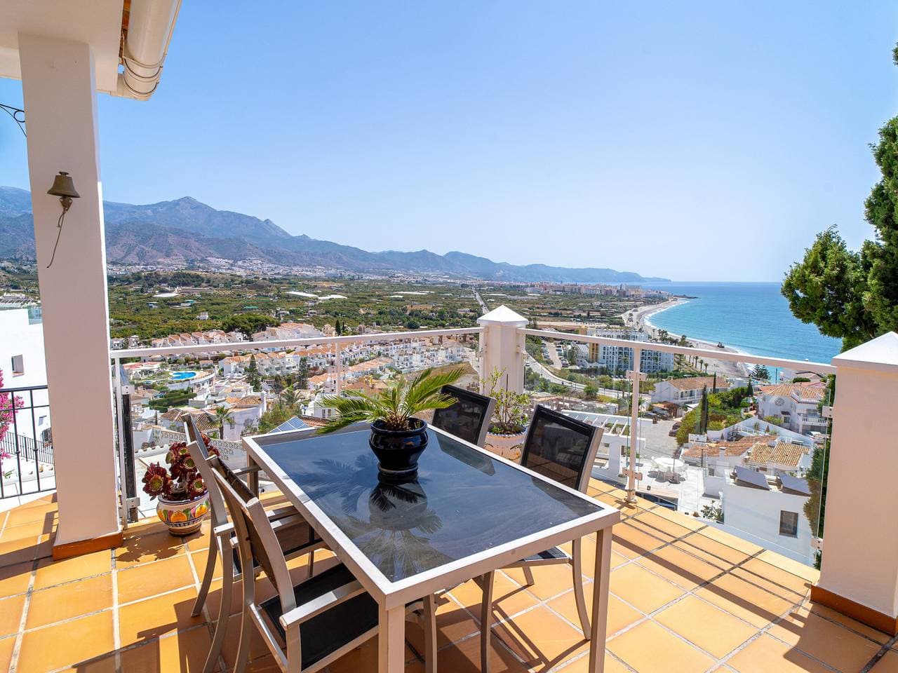 Foto 11 von 36: Exklusive Villa mit privatem Pool, Klimaanlage und Parkplatz nahe Nerja