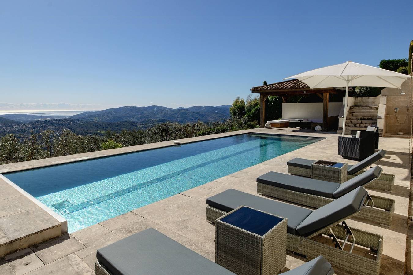 Foto 2 von 28: Villa mit Panoramablick auf Cannes