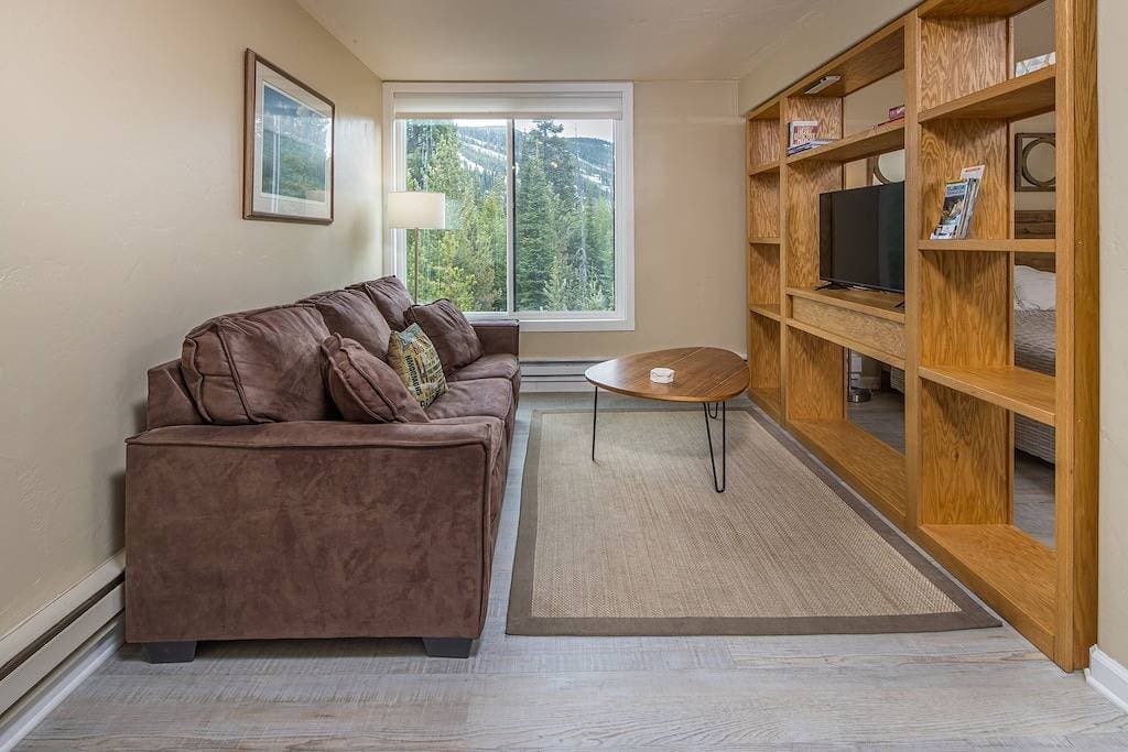 Condo in Big Sky Resort Mountain Village, close to slopes - Hill Condo Studio 1