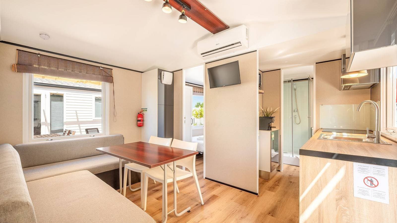 Foto 8 von 41: Ferienhaus für 4 Personen mit Pool