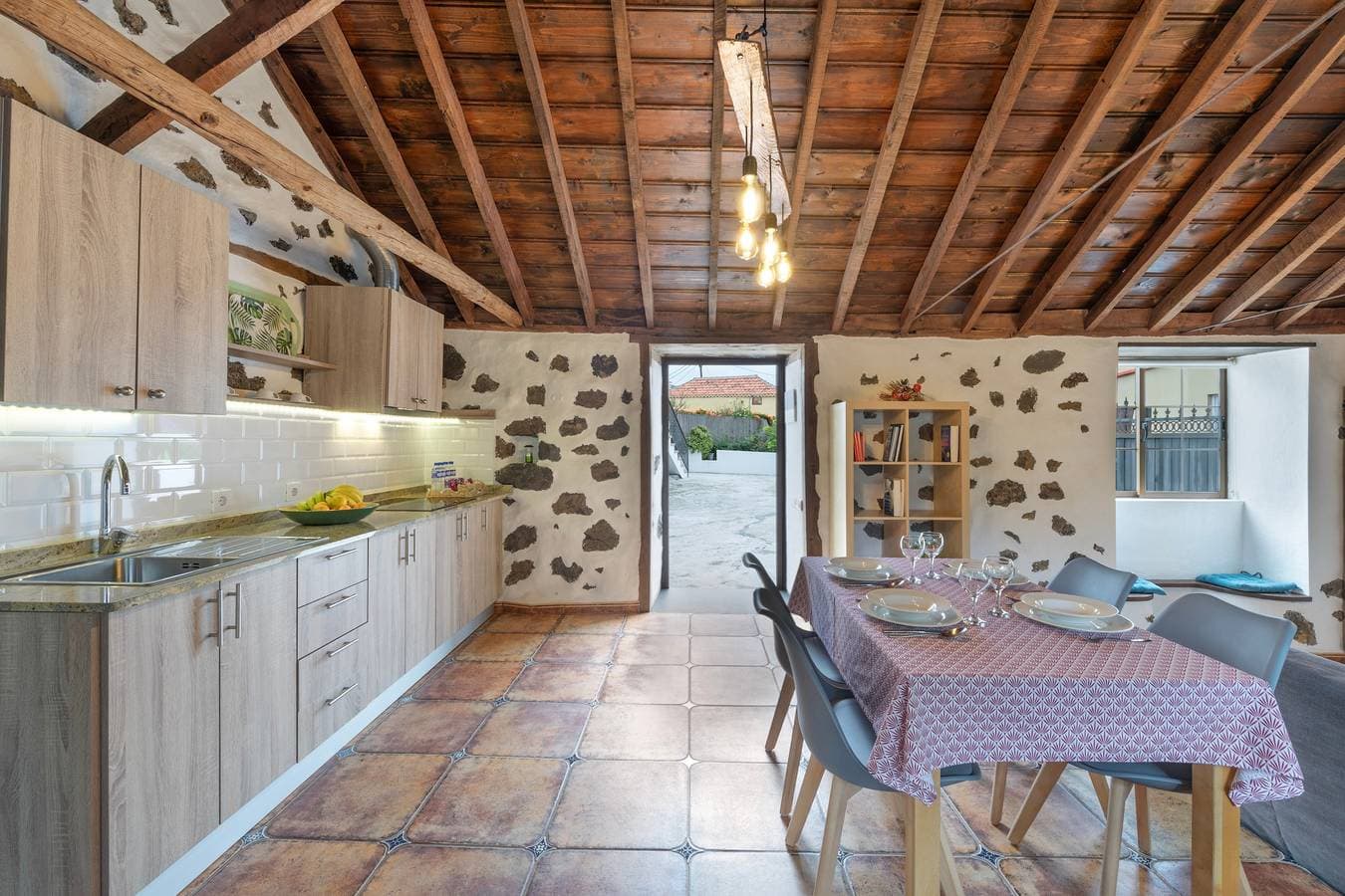 Foto 13 von 25: Ferienhaus 'Estudio Bibi' mit Bergblick und privater Terrasse