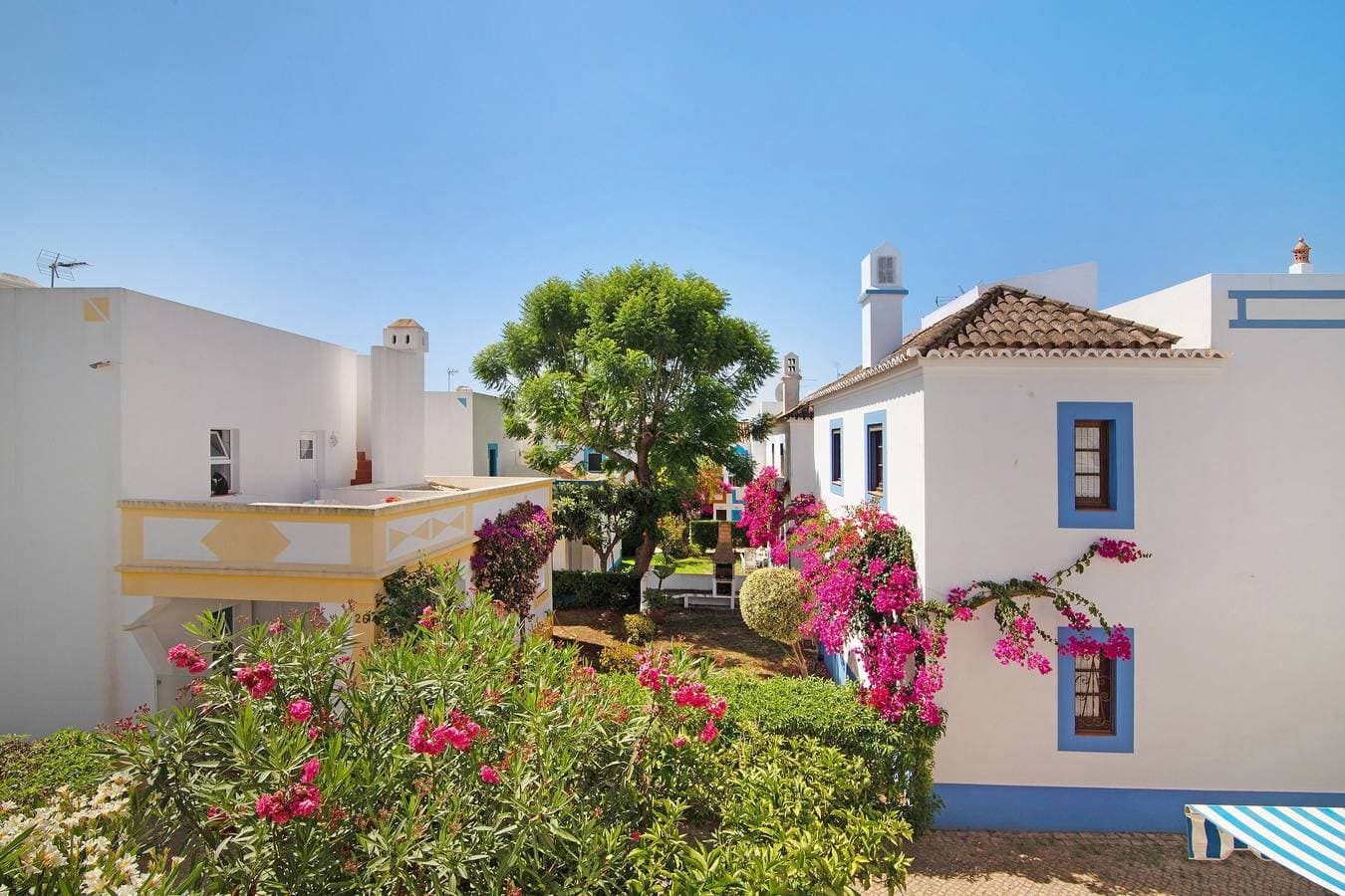 Foto 6 von 22: Ferienhaus 'Quinta Velha Village 134' mit Balkon, Gemeinschaftspool und Klimaanlage