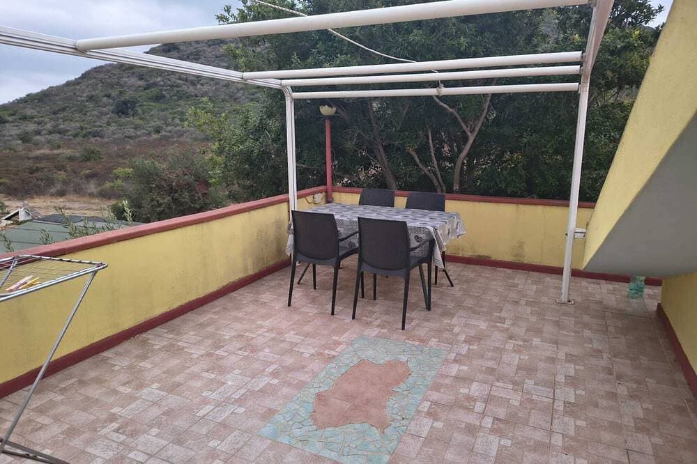 Foto 12 von 13: Budoni: A Stunning Villa Surrounded by Greenery Overlooking the Sea