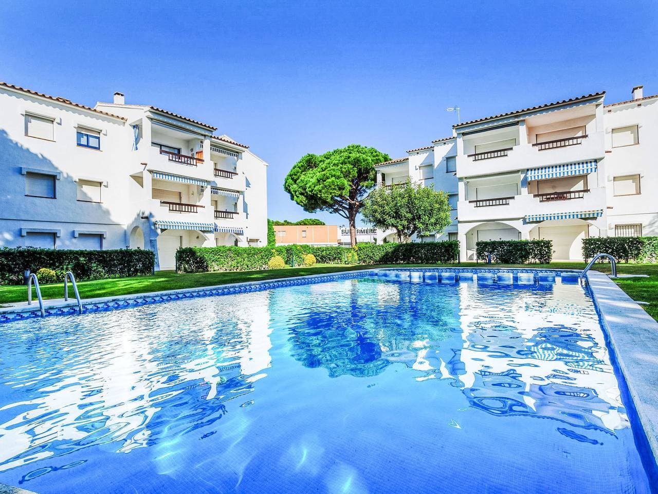 Pals Playa del Grau: Appartementhaus Nautic Golf 1