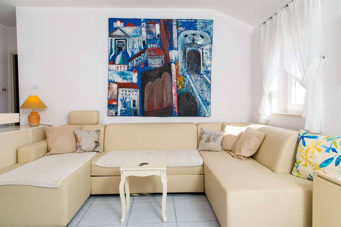 Foto 5 von 16: Mare Apartment mit einem Schlafzimmer mit Balkon und Meerblick A1