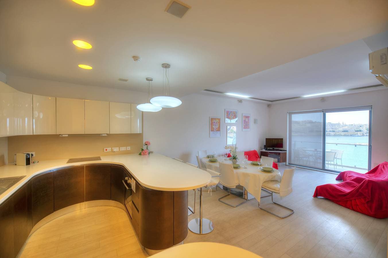 Foto 10 von 31: Ferienwohnung für 6 Personen mit Balkon