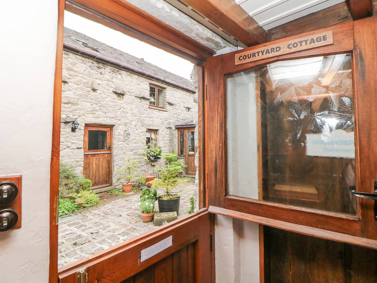 Foto 10 von 38: Courtyard Cottage