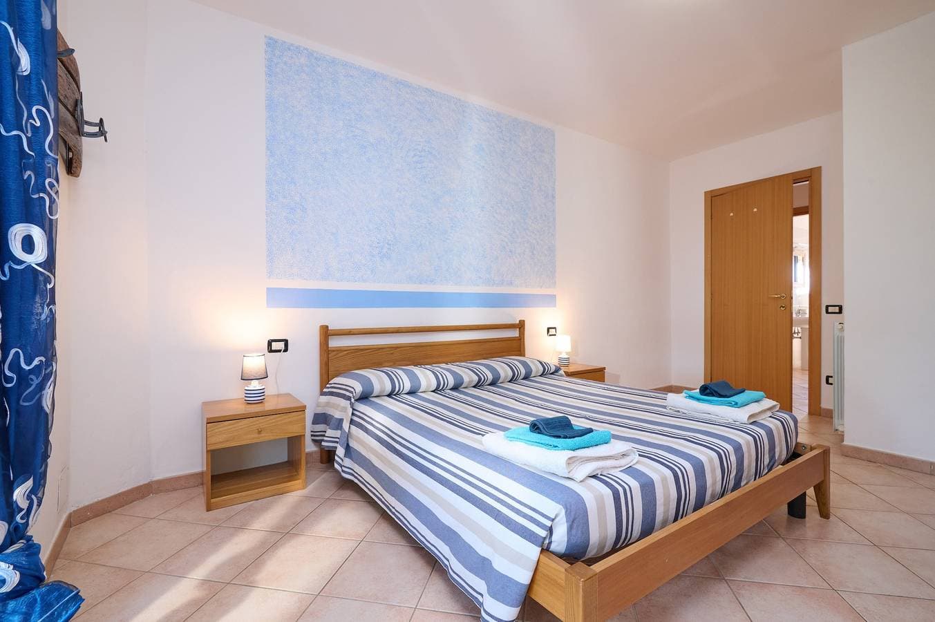Foto 2 von 26: Ferienwohnung "Blu" mit Meerblick, Gemeinschaftspool und WLAN