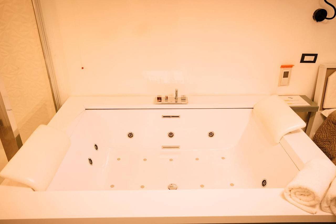 Foto 12 von 23: King Room with Spa Bath