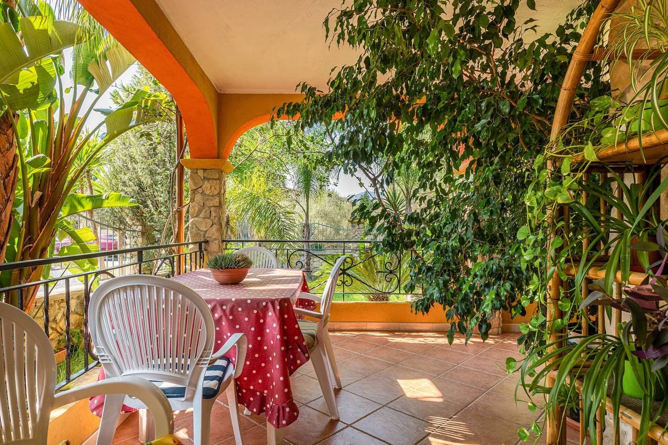 Foto 3 von 26: Ferienwohnung "Villa Mallus" mit Blick auf die Berge