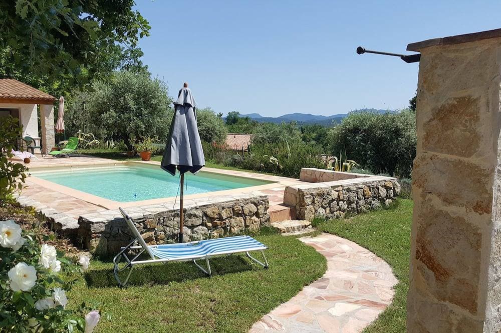 Bauernhaus Mit Charme ruhig, Ausblick Esterel, 4/5 Personen 1