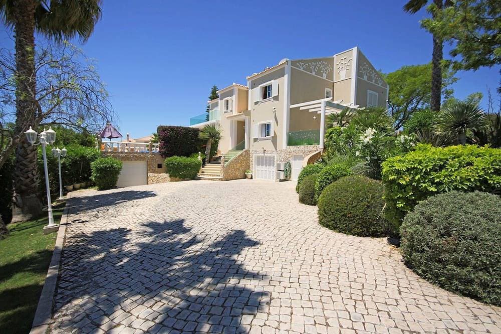 Foto 12 von 30: Luxusvilla auf eigenem Grundstück, 4 Schlafzimmer, 4 Badezimmer mit beheiztem Pool