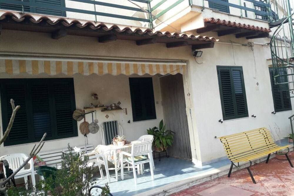 Apartment in villa Mora 50 meters from the sea - wi-fi 1