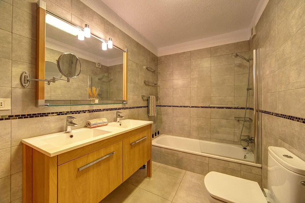 Foto 12 von 30: Luxury Apartment, High-Speed Wi-Fi, Sunny Terrace, Heated Pool, Marazul