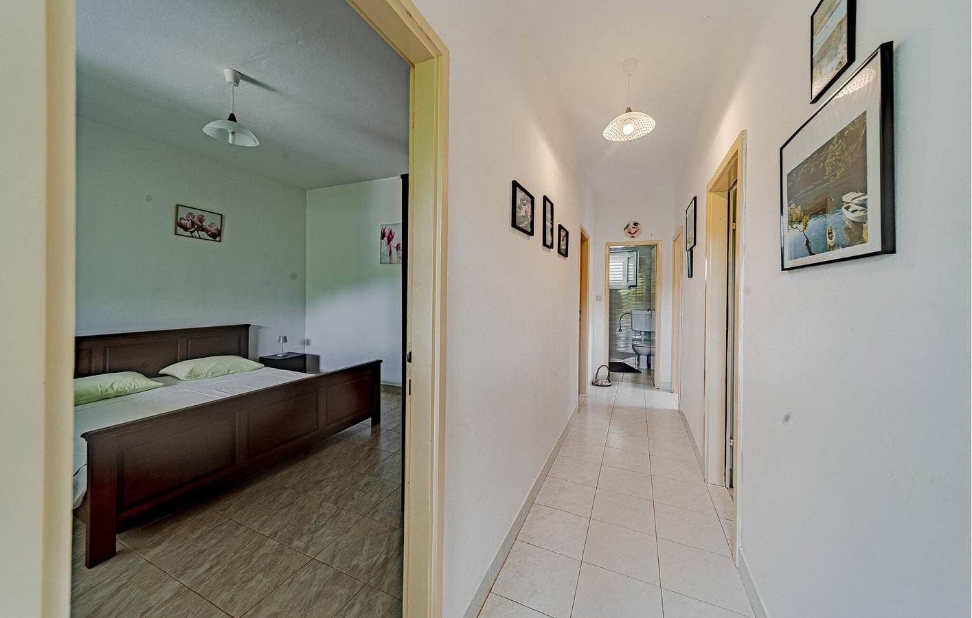 Foto 9 von 25: Gemütliche 2-Zimmer-Wohnung mit Terrasse und Küche, 2 km vom Strand Pavija Luka entfernt