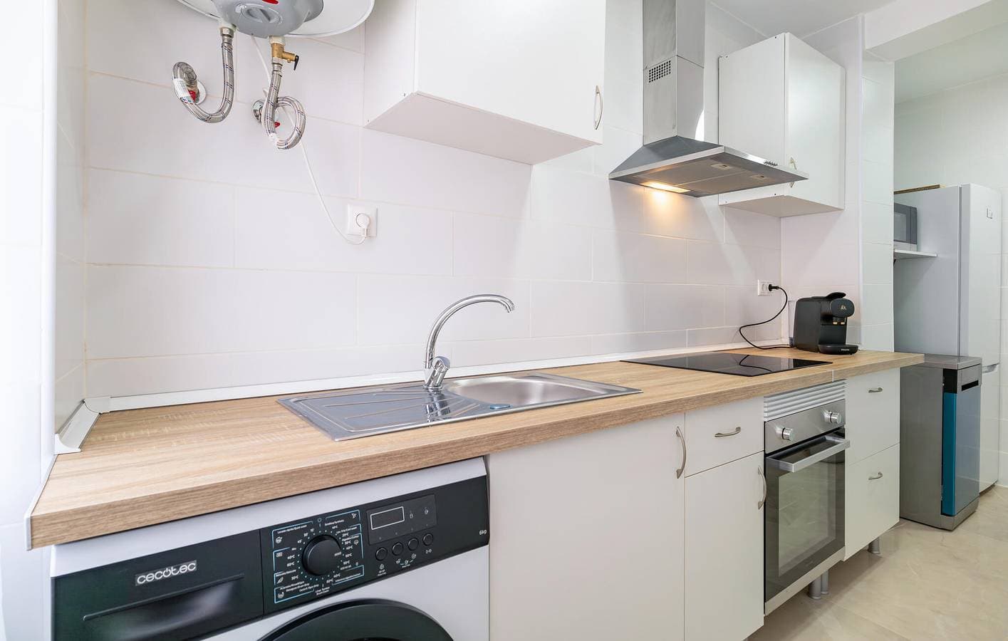 Foto 6 von 20: Glücklich am Strand: Modernes Apartment mit WiFi & AC
