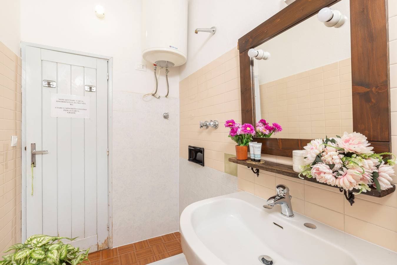 Foto 10 von 45: Villa 'Charming 200m From The Sea' mit Meerblick, privater Terrasse und Wi-Fi