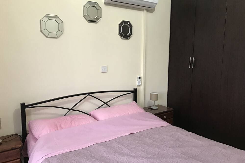 Foto 2 von 30: Moderne 2-Bett-Wohnung mit WiFi in der Universal Area von Paphos entfernt
