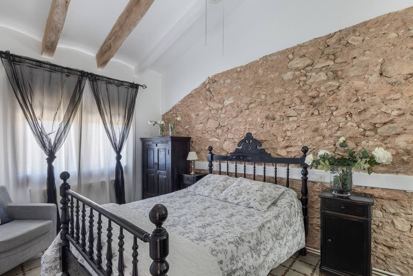 Foto 11 von 38: Finca 'Cal Cabrer' mit Bergblick, Privatem Pool und Wi-Fi