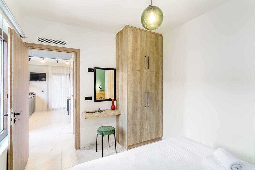 Foto 3 von 30: Villa Anthos | Luxury 1-Bedroom Villa with Heated* Pool!