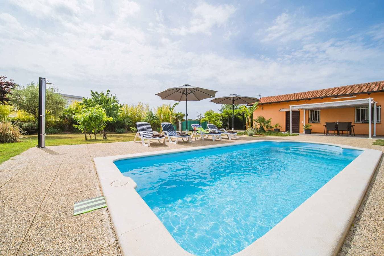 Villa mit Pool ruhig gelegen  1