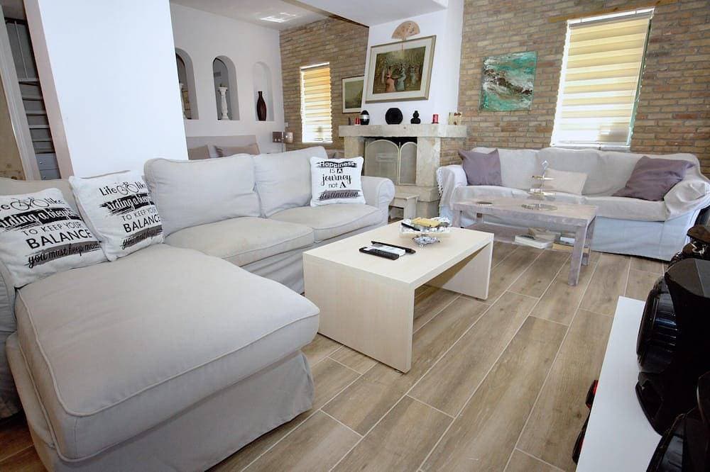 Foto 9 von 30: M.A Luxury Villa With Pool