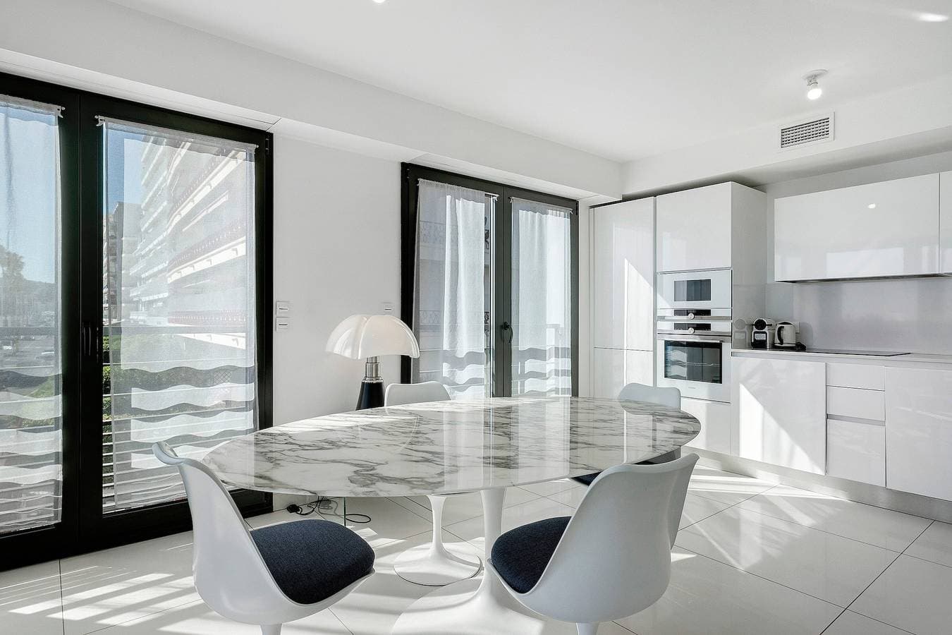 Foto 5 von 23: Juan les Pins Meeresfront – Neues 1-Zimmer-Apartment mit Meerblick, Terrasse, Garage
