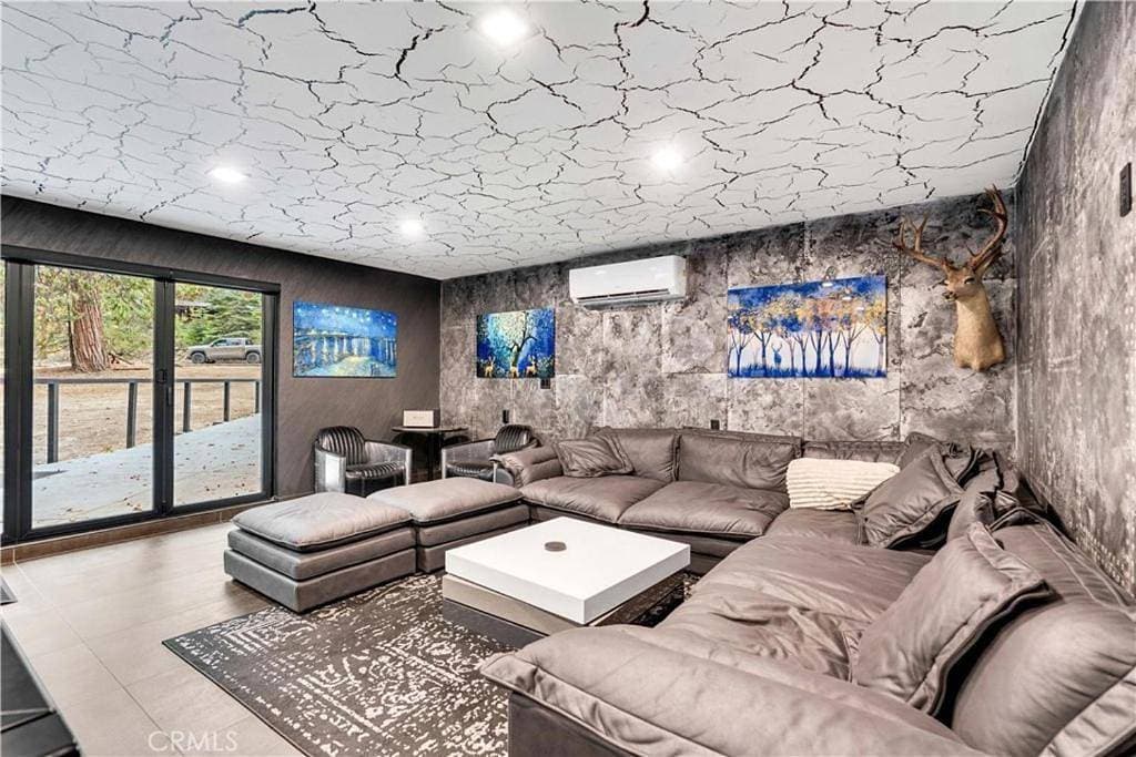 Foto 6 von 34: Modern Mountain Luxury Soak, Stay, & Be Spoiled