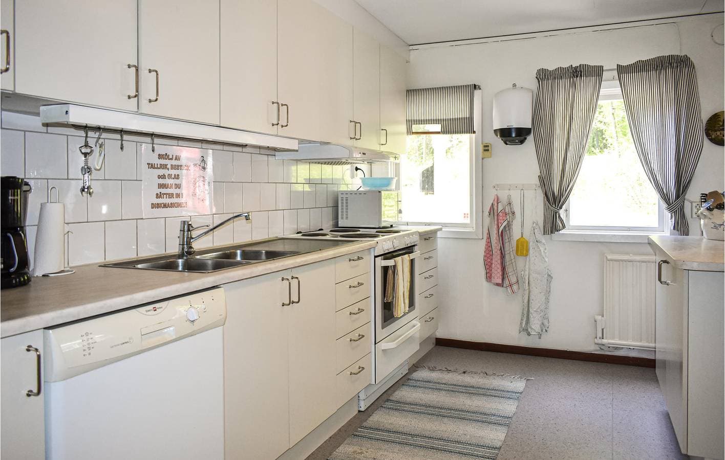 Foto 8 von 22: Ferienhaus für 8 Personen mit Pool