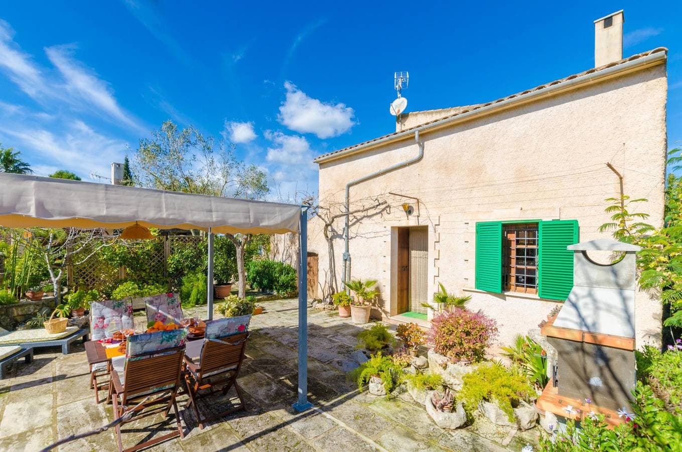 Foto 12 von 63: Villa für 6 Personen mit Garten