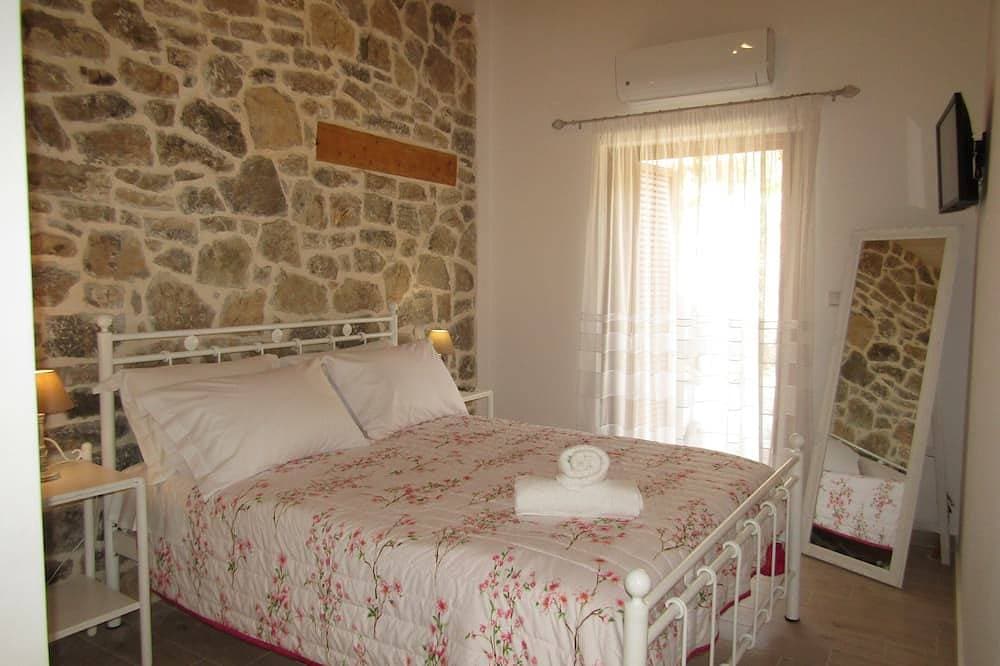 Foto 2 von 25: Stone house with pool and view to the sea