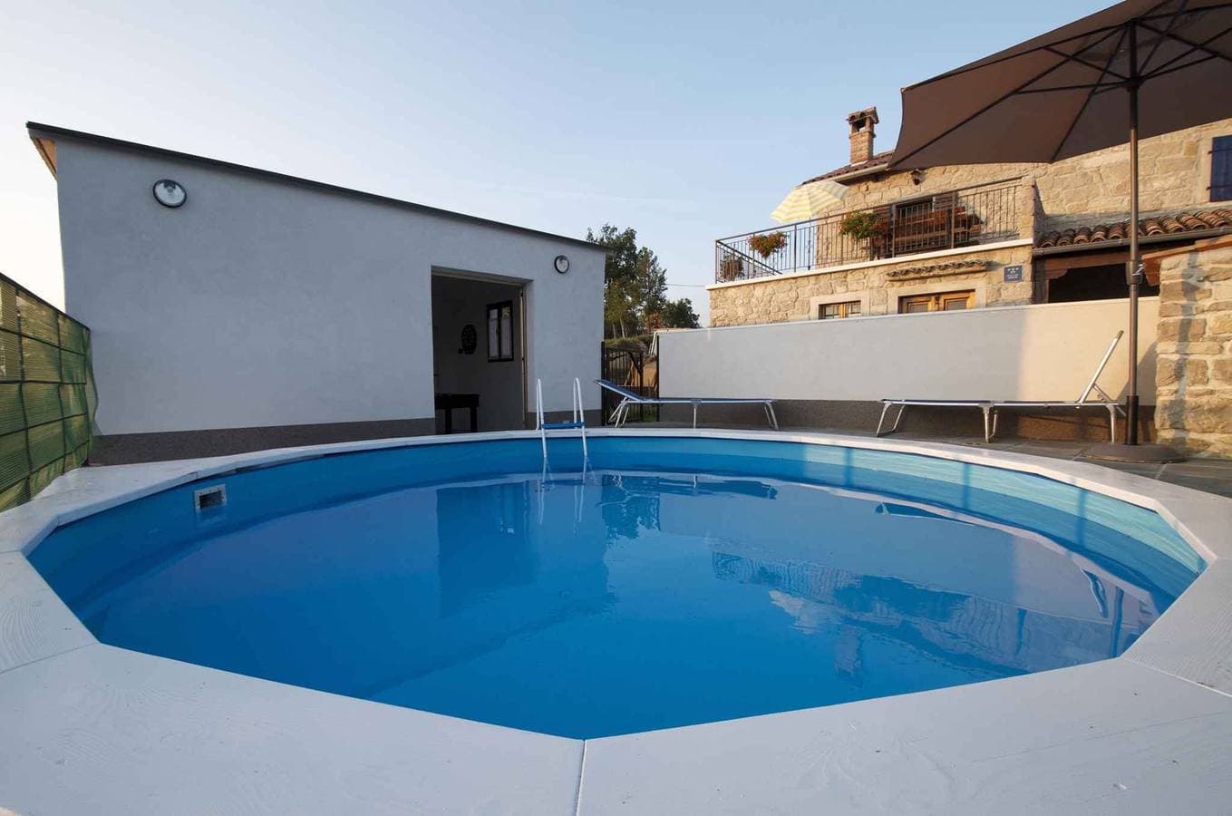 Ferienhaus in ruhiger Lage mit Pool 1
