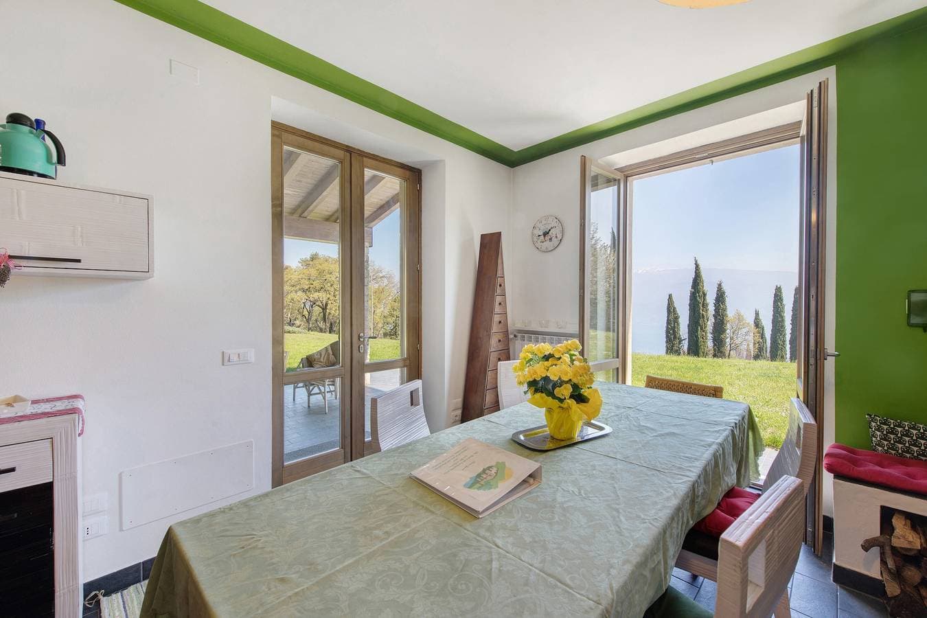 Foto 7 von 42: Villa „Agriturismo Casa Del Castagneto“ mit Seeblick, privater Terrasse & WLAN