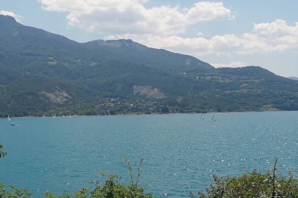 Foto 10 von 13: Appartement Pour les Amoureux de la Nature: Lac, Plan D'eau, Randos en Montagne