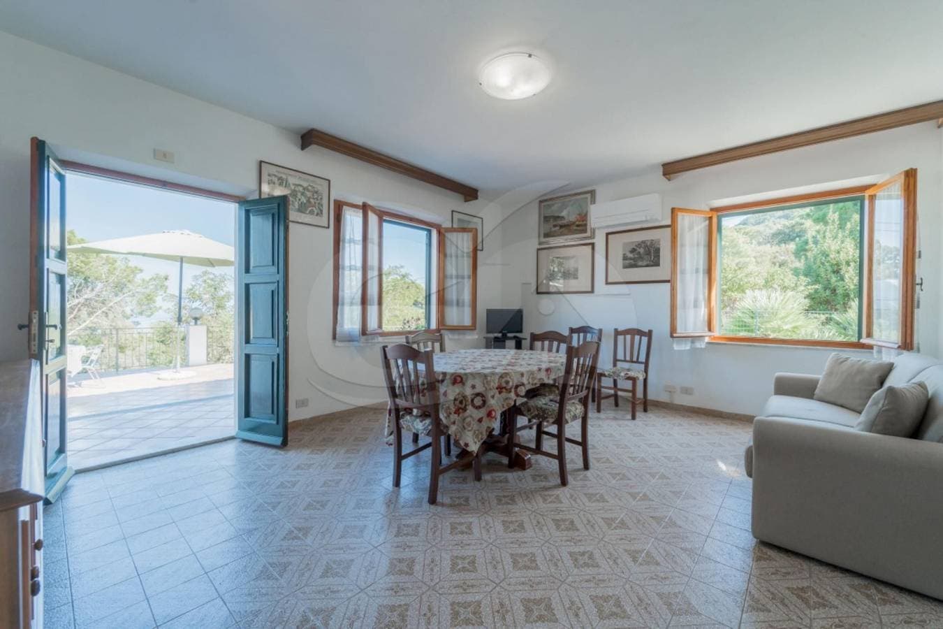 Foto 12 von 28: Villa für 7 Personen mit Terrasse